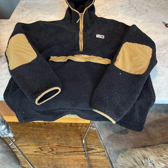 Men’s Sherpa North Face hooded jacket - Picture 2 of 2